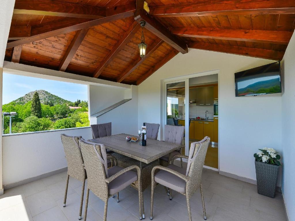 Balkon lub taras w obiekcie Vila Ines near nature park Vrana