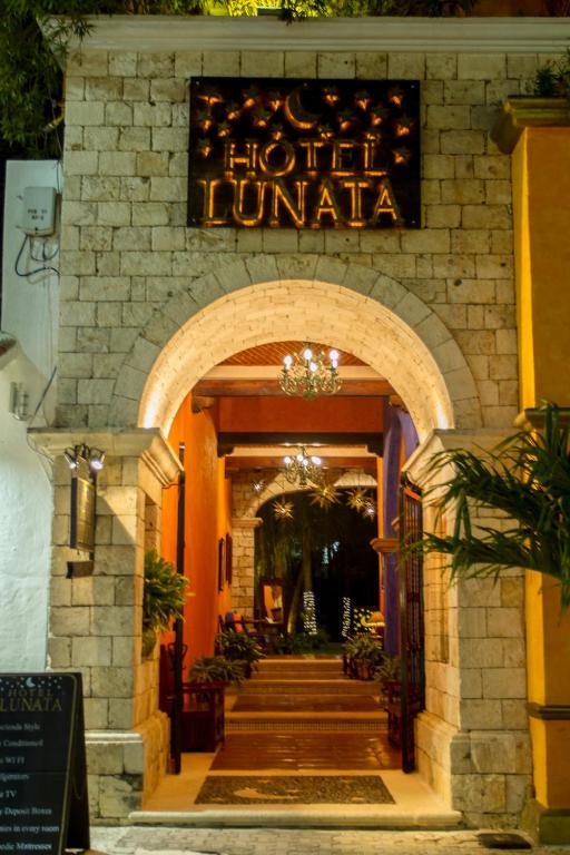 Exteriér nebo vchod ubytování Hotel Lunata - 5th Avenue