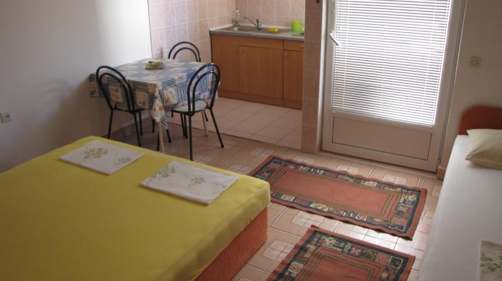 Postel nebo postele na pokoji v ubytování Apartments Primorac Podaca