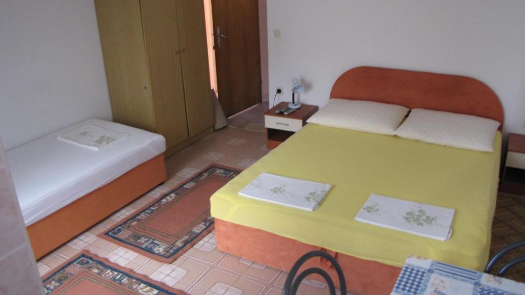 Postel nebo postele na pokoji v ubytování Apartments Primorac Podaca