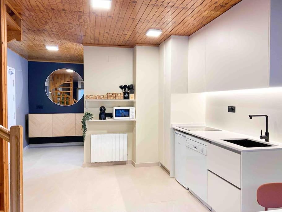 Kuchyň nebo kuchyňský kout v ubytování Lujoso Ático Dúplex En Valle De Incles - Parking Gratis l by BonesVacances
