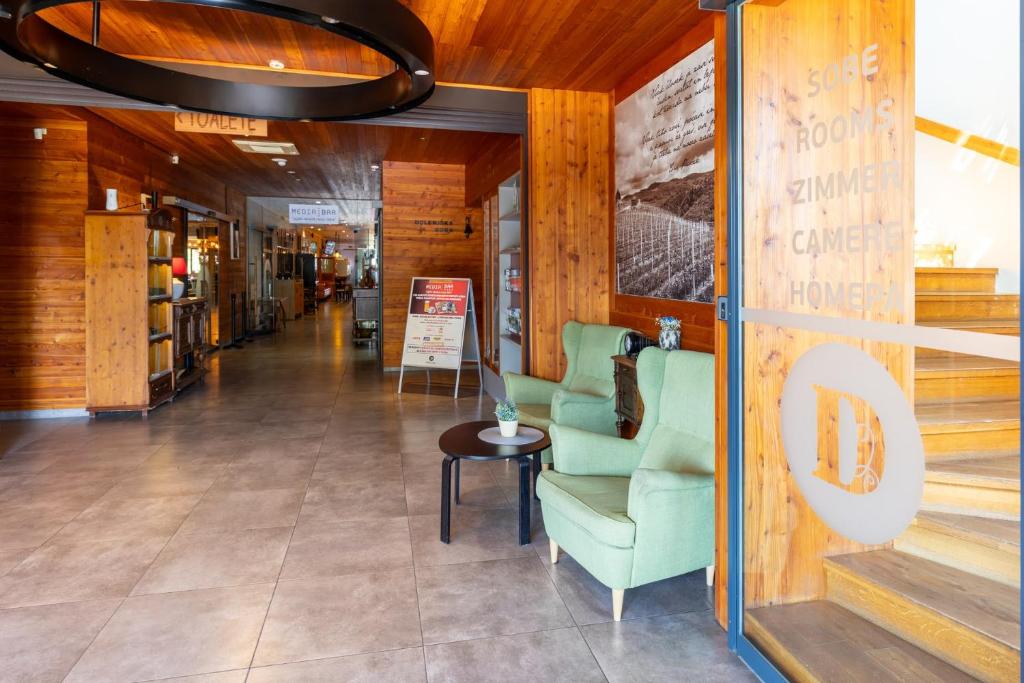 Posezení v ubytování Hotel Dolenjc