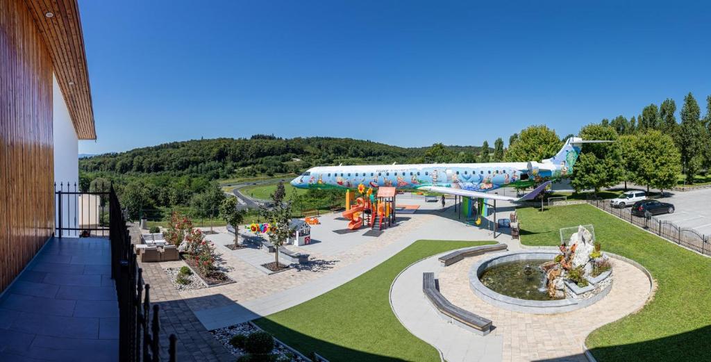 Bazén v ubytování Hotel Dolenjc nebo v jeho okolí