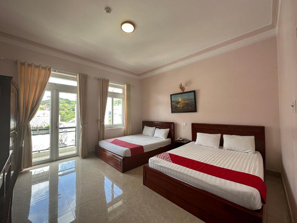 Giường trong phòng chung tại OYO 1174 Duy Khang Hotel