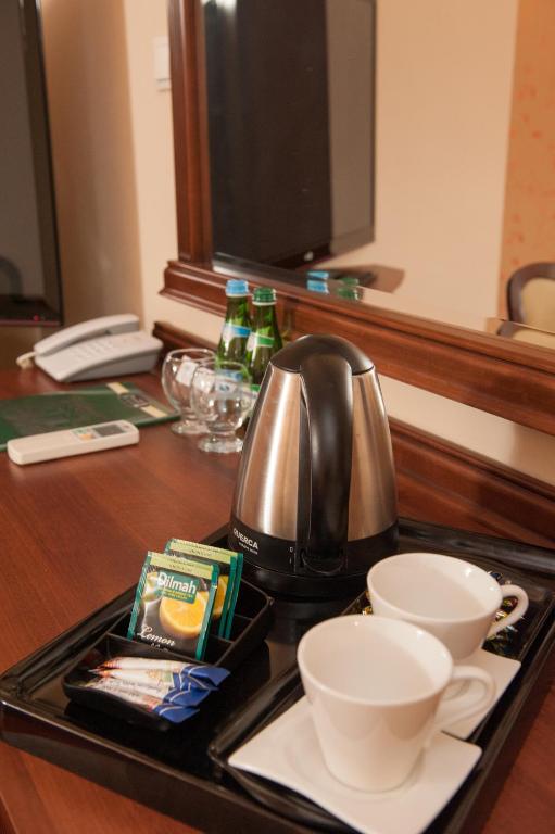 Príslušenstvo na prípravu kávy alebo čaju v ubytovaní Hotel Arkadia Royal