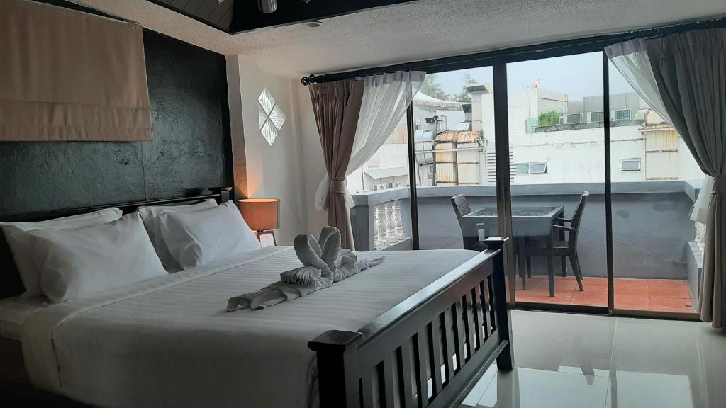 Big Boys' Bed & Burger - Patong Beach - Resim 13