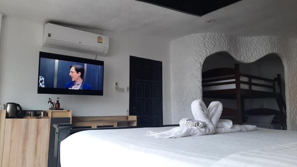 Big Boys' Bed & Burger - Patong Beach - Resim 14