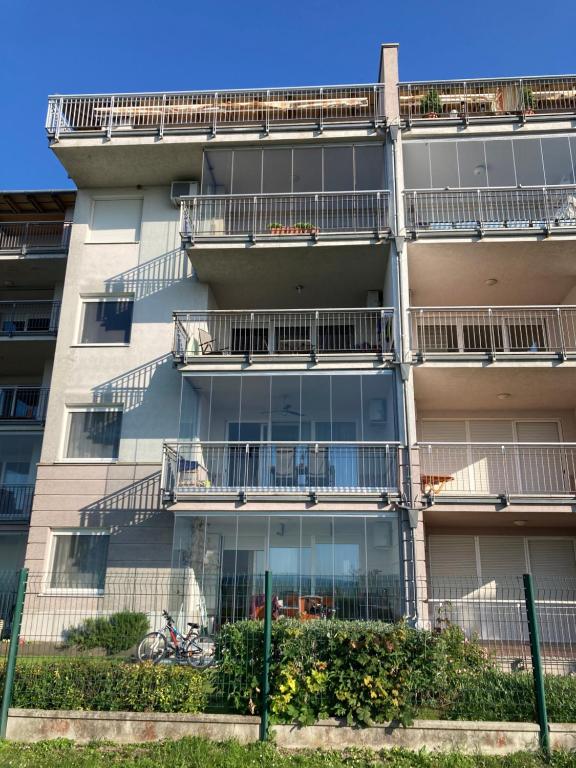 Budynek, w którym mieści się apartament