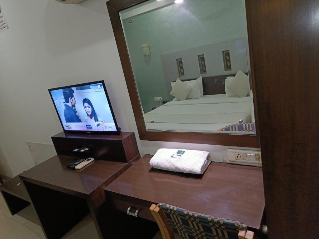 Hotel Laksh - Housity