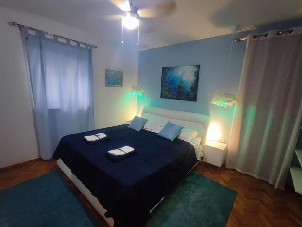 2 Bedroom Apartment Sleeps 4 -Free Parking -Garden