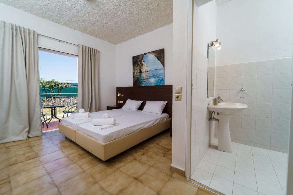 Postel nebo postele na pokoji v ubytování MaYo Rooms Zakynthos
