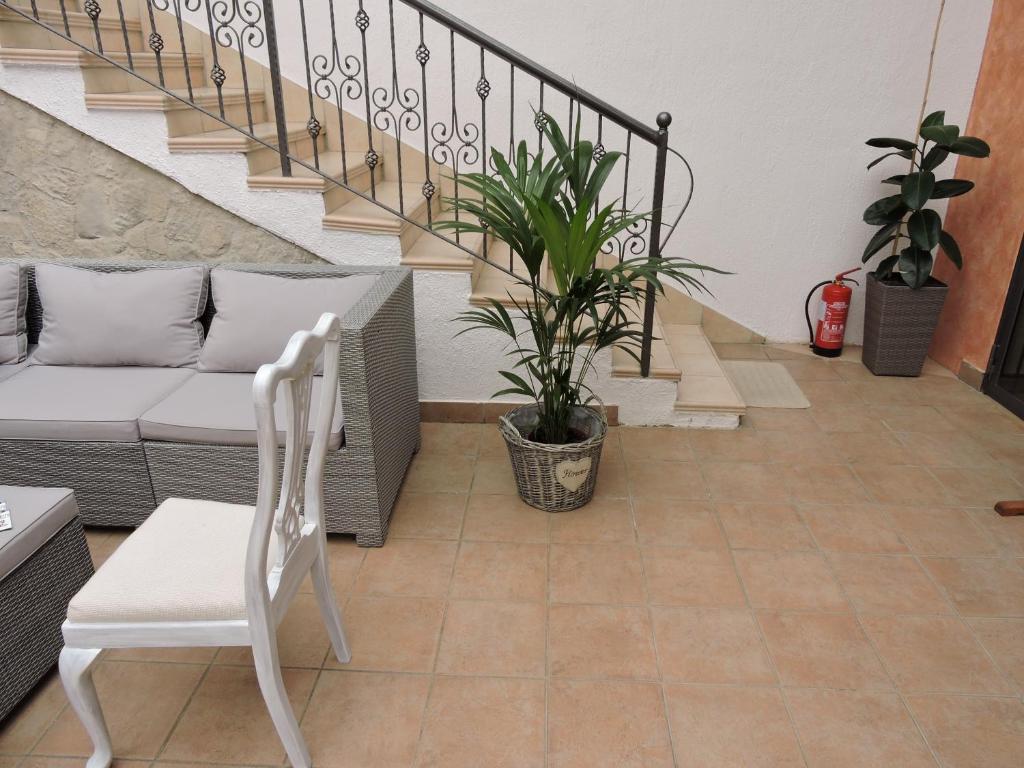 A seating area at Pansion Karoca