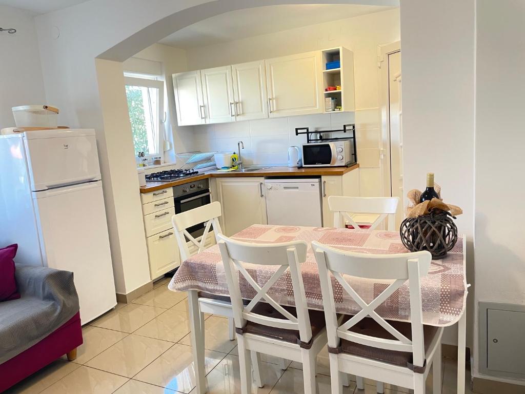 Kuchyň nebo kuchyňský kout v ubytování Apartment Vito