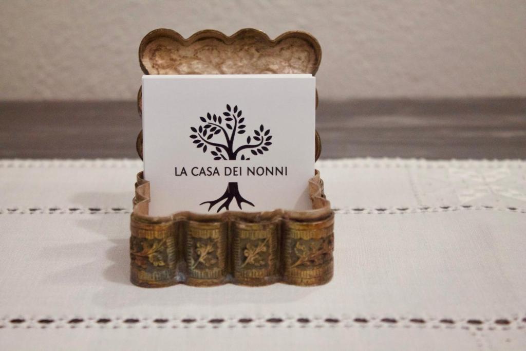 a cake sitting on top of a table at La casa dei nonni in Moneglia