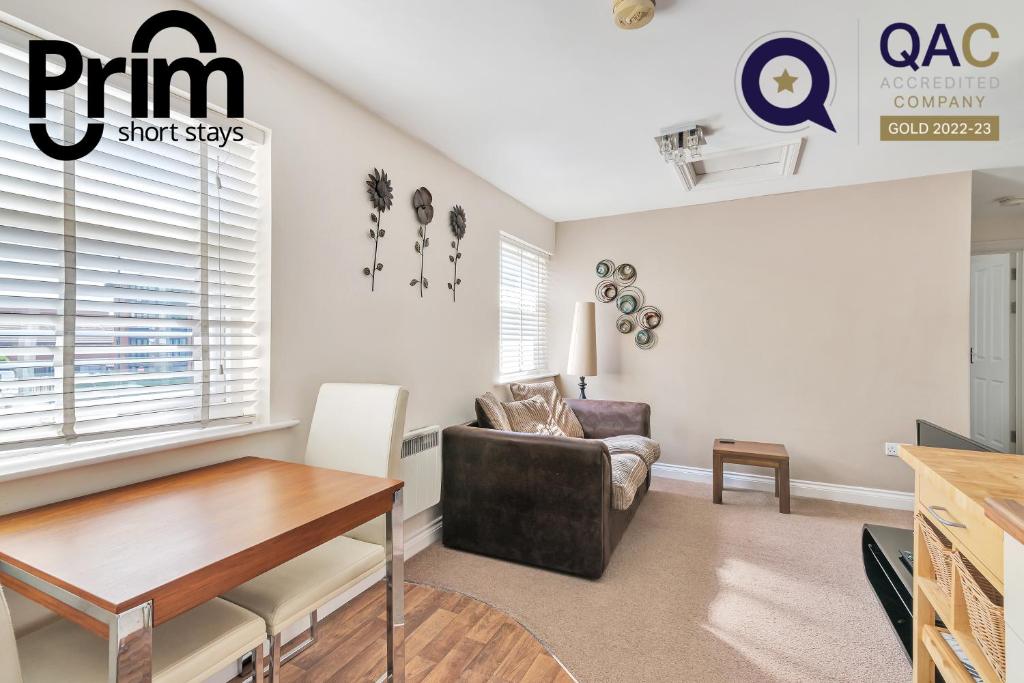 Weatherhead Lodge Modern and Sleek Derby Apartment, Derby Updated