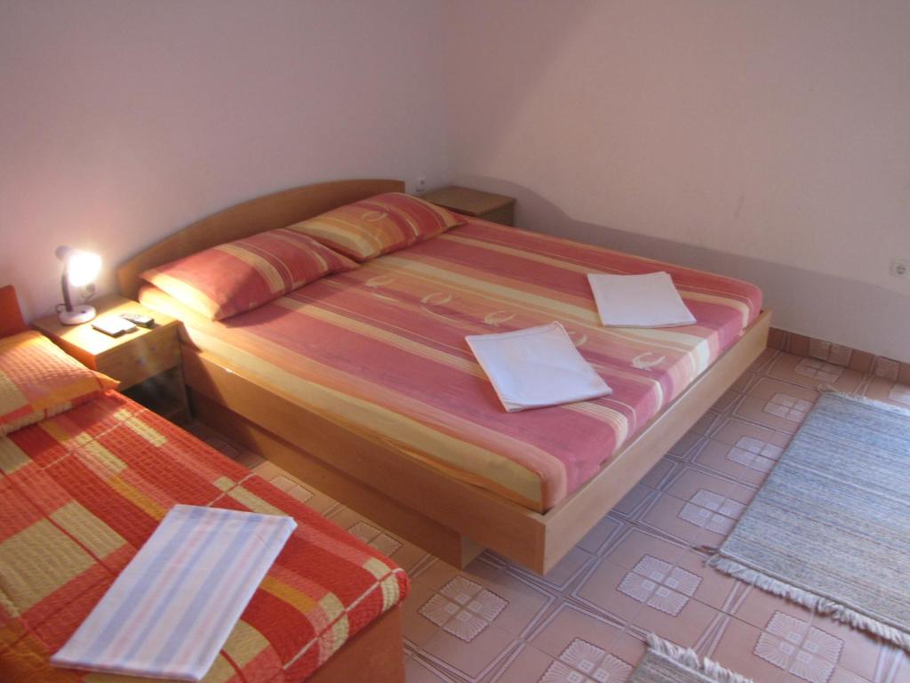 Postel nebo postele na pokoji v ubytování Apartments Primorac Podaca