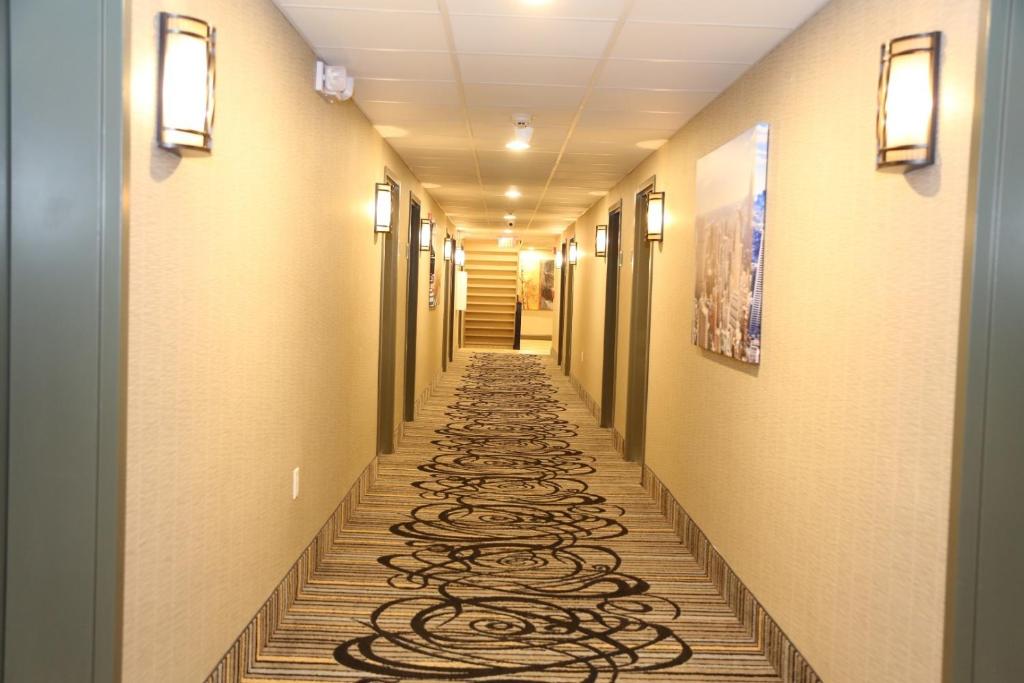 Fotografie z fotogalerie ubytování Red Carpet Inn Elmwood v destinaci Elmwood Park