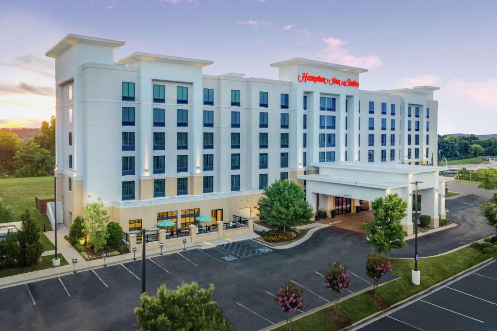 an aerial view of the mgm hotel at Hampton Inn & Suites Chattanooga/Hamilton Place in Chattanooga
