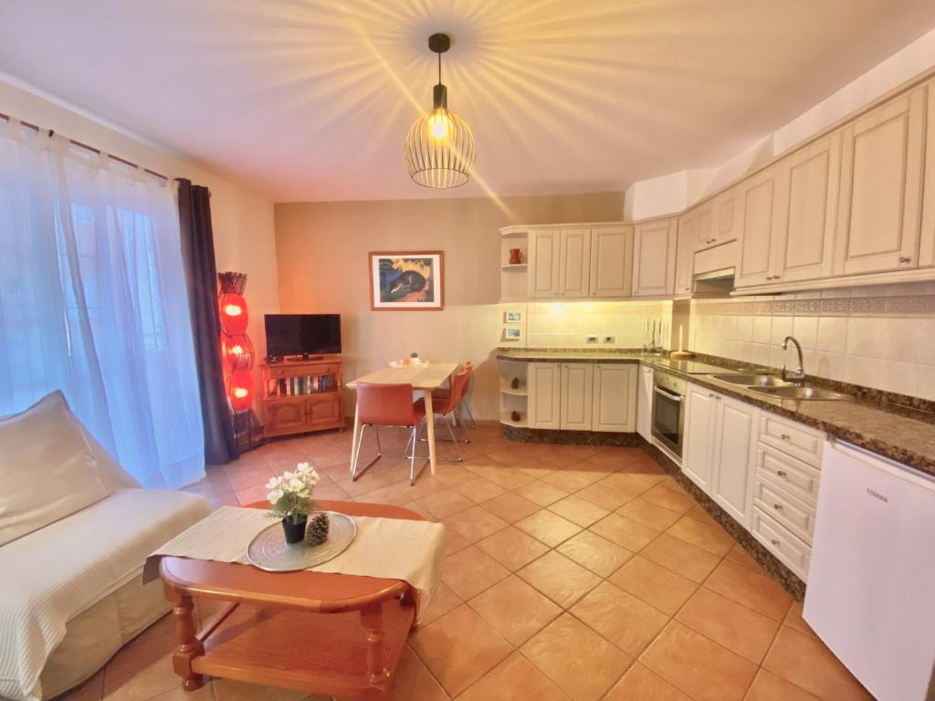 a kitchen and living room with a bed and a table at Casa Cecilia in Playa de San Juan