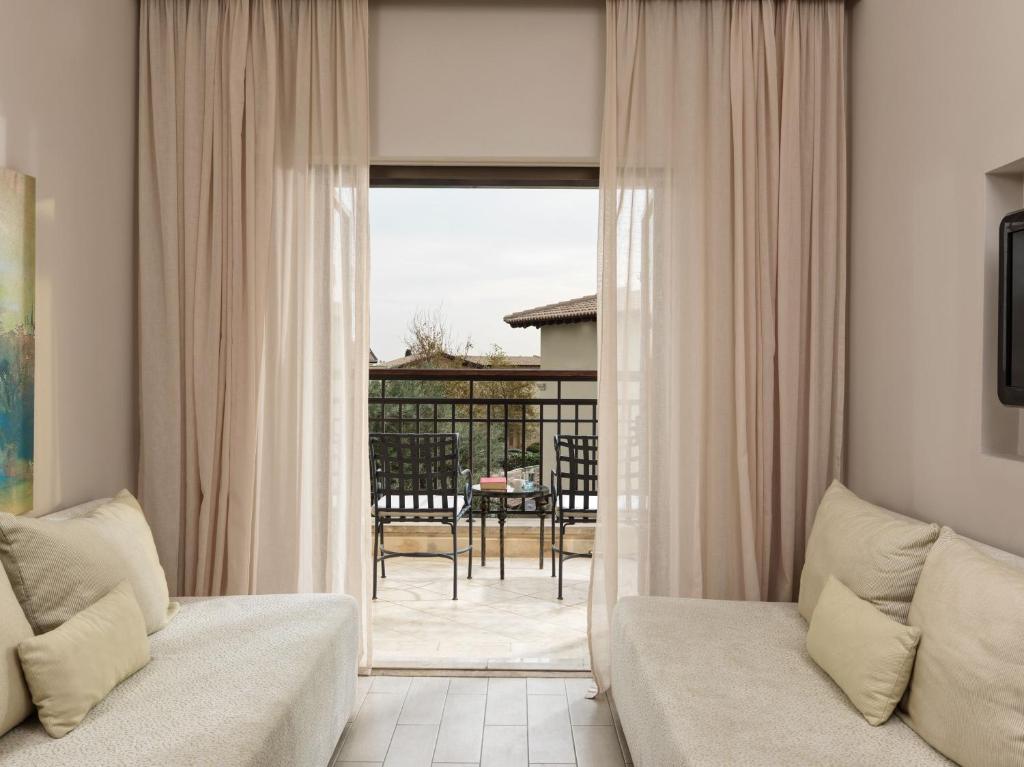 Posezení v ubytování Aphrodite Hills Hotel