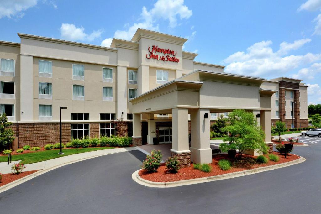 una representación de un hotel exprés de una posada en Hampton Inn & Suites Huntersville en Huntersville