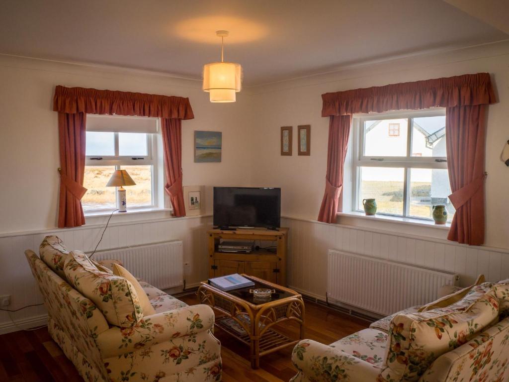 TV a/nebo společenská místnost v ubytování 14 Leitirshask, Ballyconneely