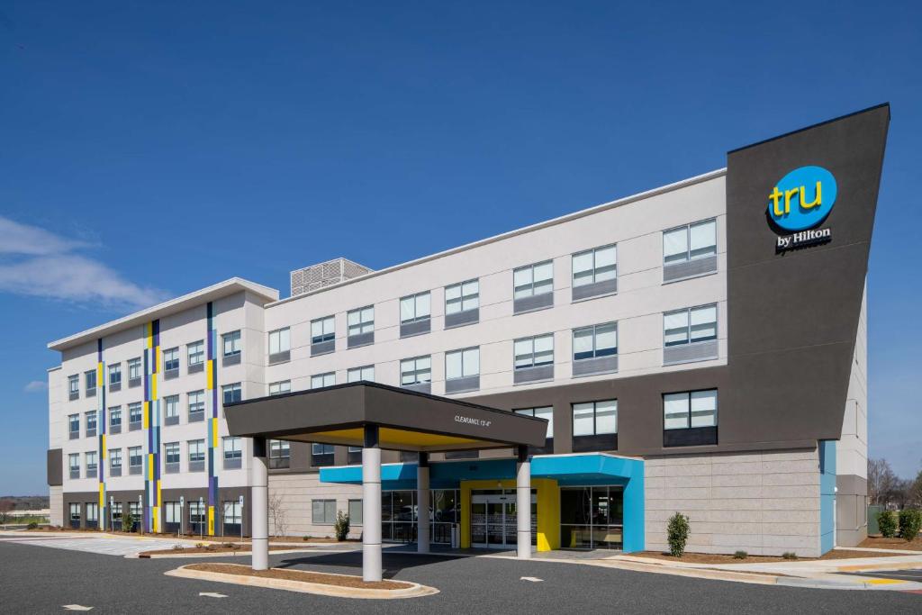 an exterior view of a hotel at Tru By Hilton Rock Hill, SC in Rock Hill