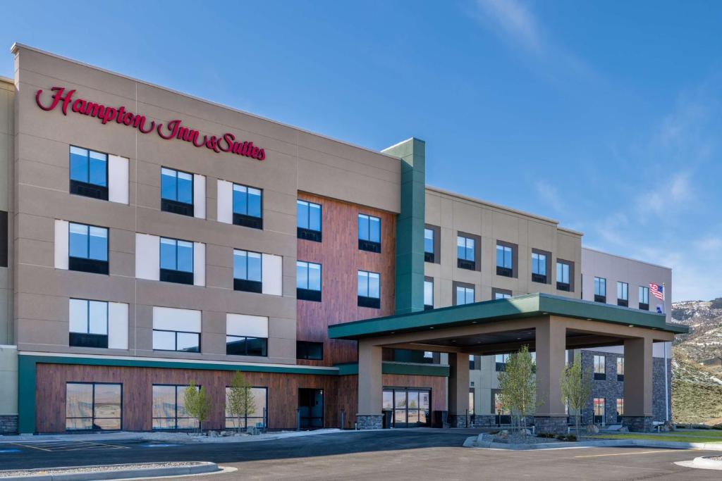 a rendering of the hampton inn suites hotel w obiekcie Hampton Inn & Suites Cody, Wy w mieście Cody