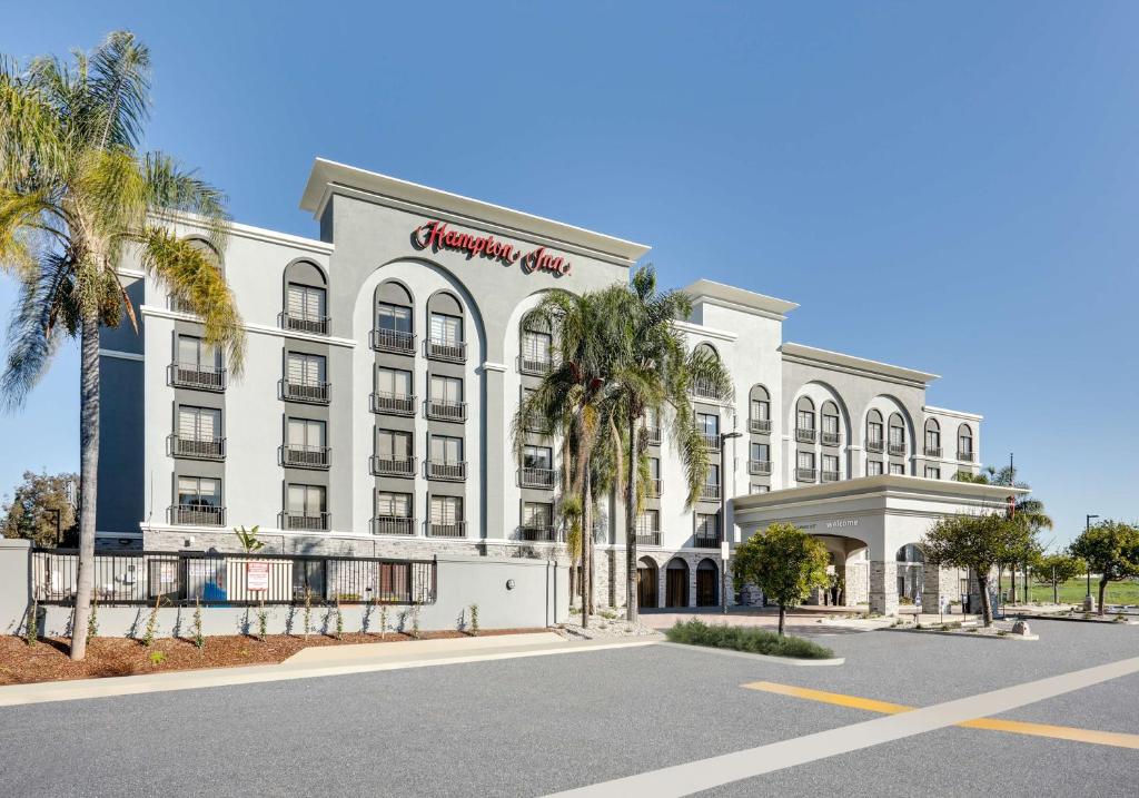 a rendering of the sheraton anaheim hotel at Hampton Inn Los Angeles/Carson in Carson