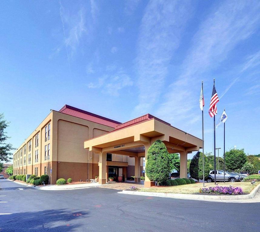 a hotel with two american flags in front of it at Hampton Inn Eden in Eden