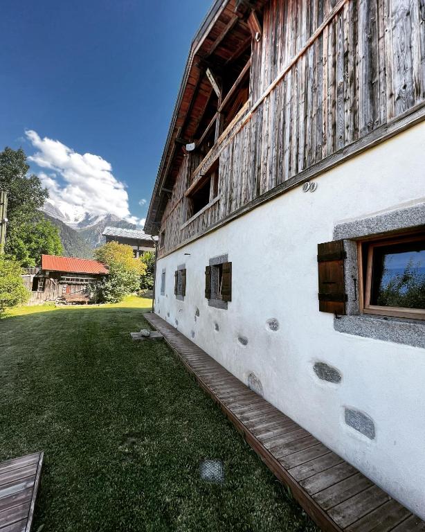 a side of a building with a grass yard at Wanderful Life MontBlanc refuge haut de gamme in Saint-Gervais-les-Bains