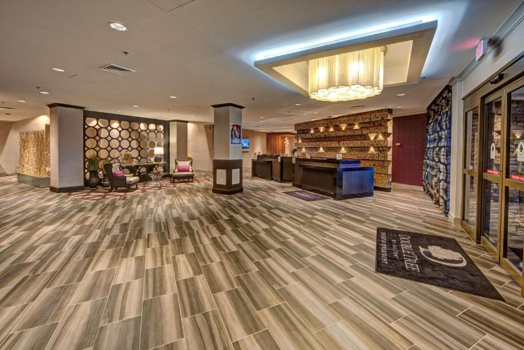 a hotel lobby with a library and a waiting area at DoubleTree by Hilton Decatur Riverfront in Decatur
