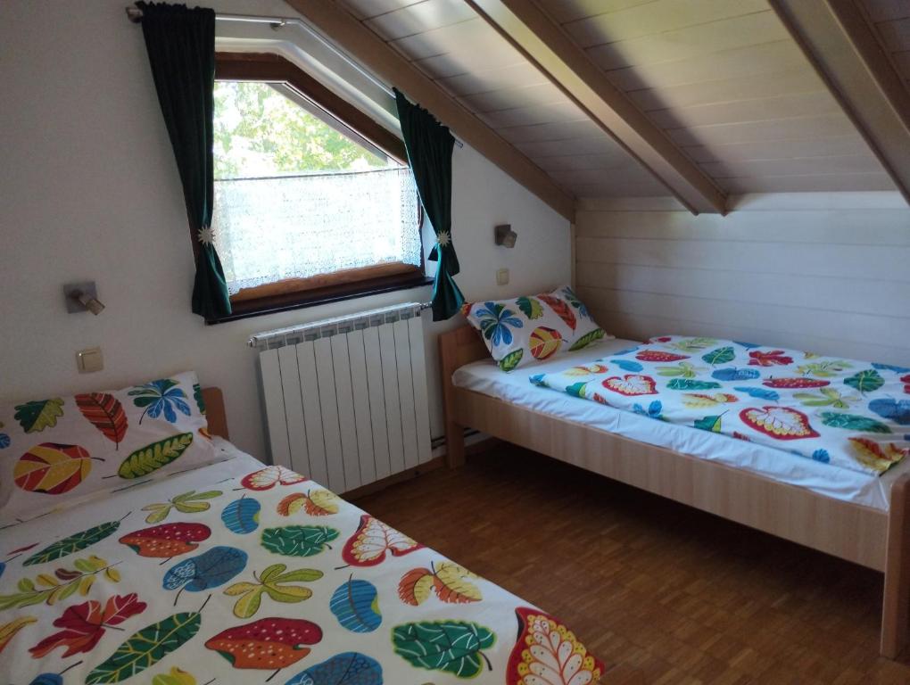 Postel nebo postele na pokoji v ubytování Apartmani Gruzdovo