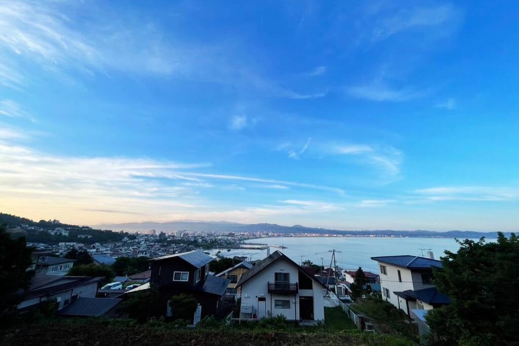 a view of a city and a body of water at 谷地頭温泉近く！ピアノのある一軒家（English OK） in Hakodate