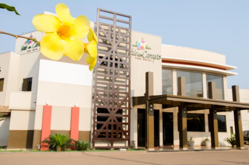 a yellow flower in front of a building at Vale dos Carajás Hotel in Parauapebas