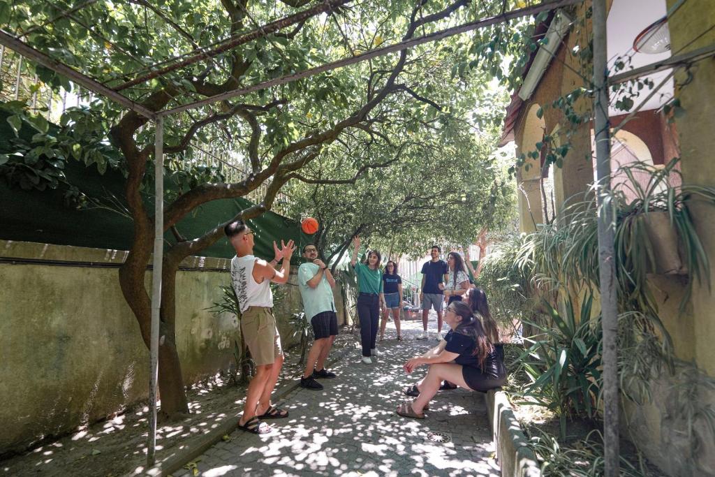 a group of people playing a game of basketball at Los Mochileros Hostel - Age Limit 18-28 in Naples