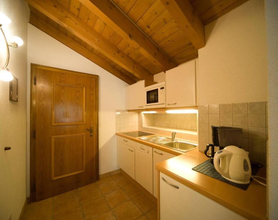Kuchyň nebo kuchyňský kout v ubytování Soliva Hotel & Apartments