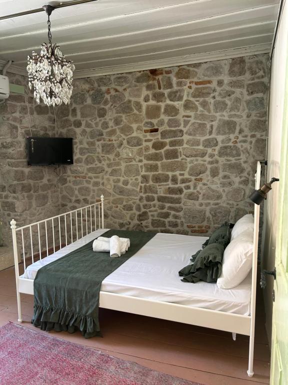 Asclepius Boutique Hotel & Cafe - Housity