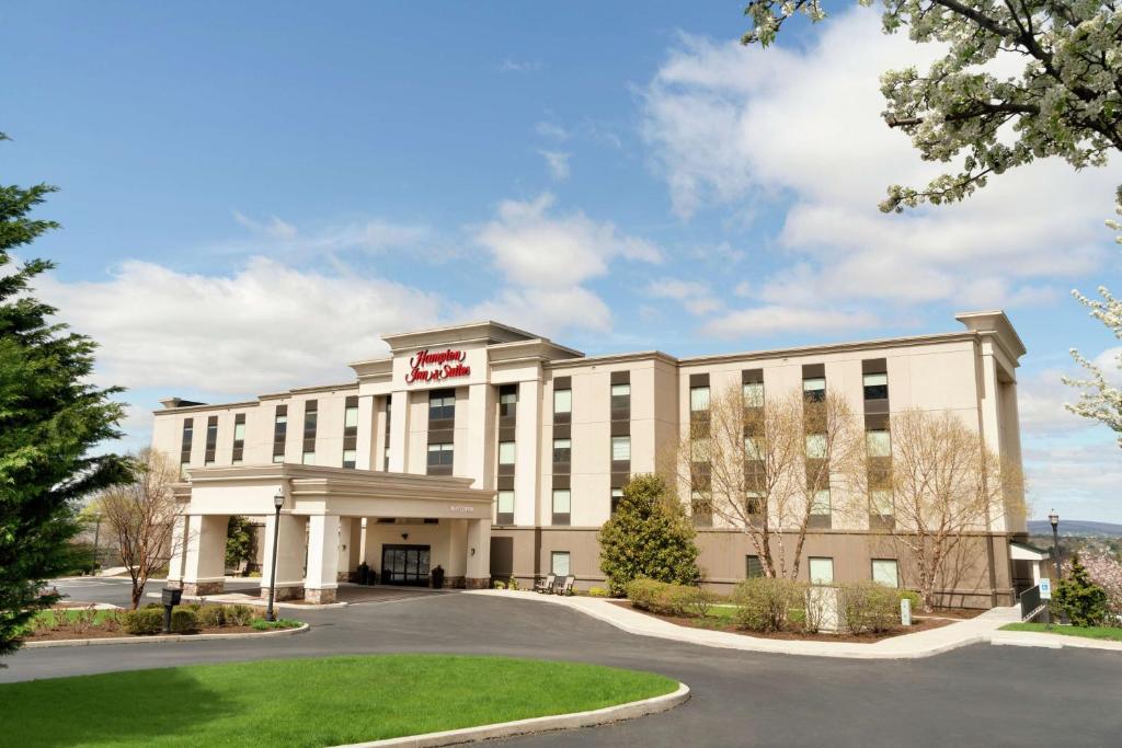 una representación de la parte delantera de un hotel en Hampton Inn & Suites Ephrata - Mountain Springs, en Ephrata