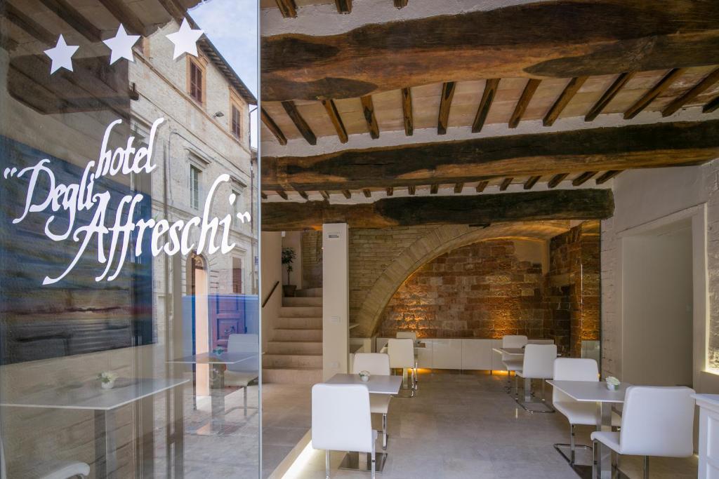Posedenie v ubytovaní Hotel Degli Affreschi