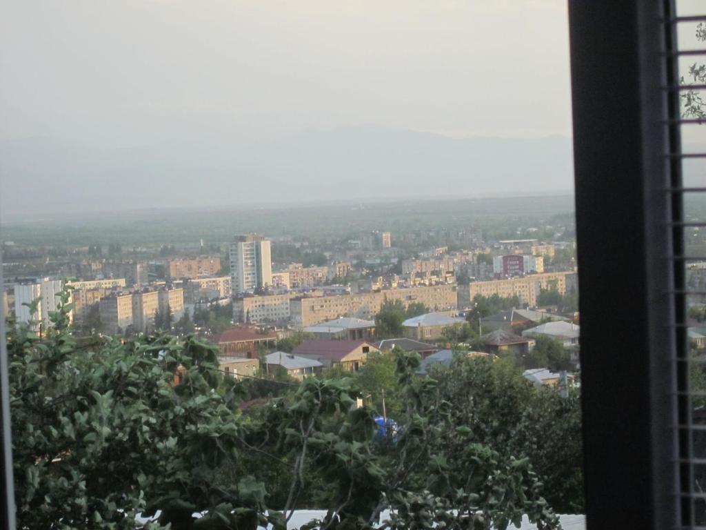 Nespecifikovaný výhled na destinaci Kutaisi nebo výhled na město při pohledu z hostelu