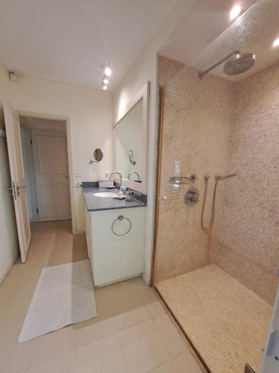 Koupelna v ubytování Clair de Lune - Private 2 Bedrooms Beachfront Villa