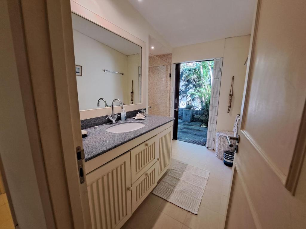 Fotografie z fotogalerie ubytování Clair de Lune - Private 2 Bedrooms Beachfront Villa v destinaci Trou dʼ Eau Douce