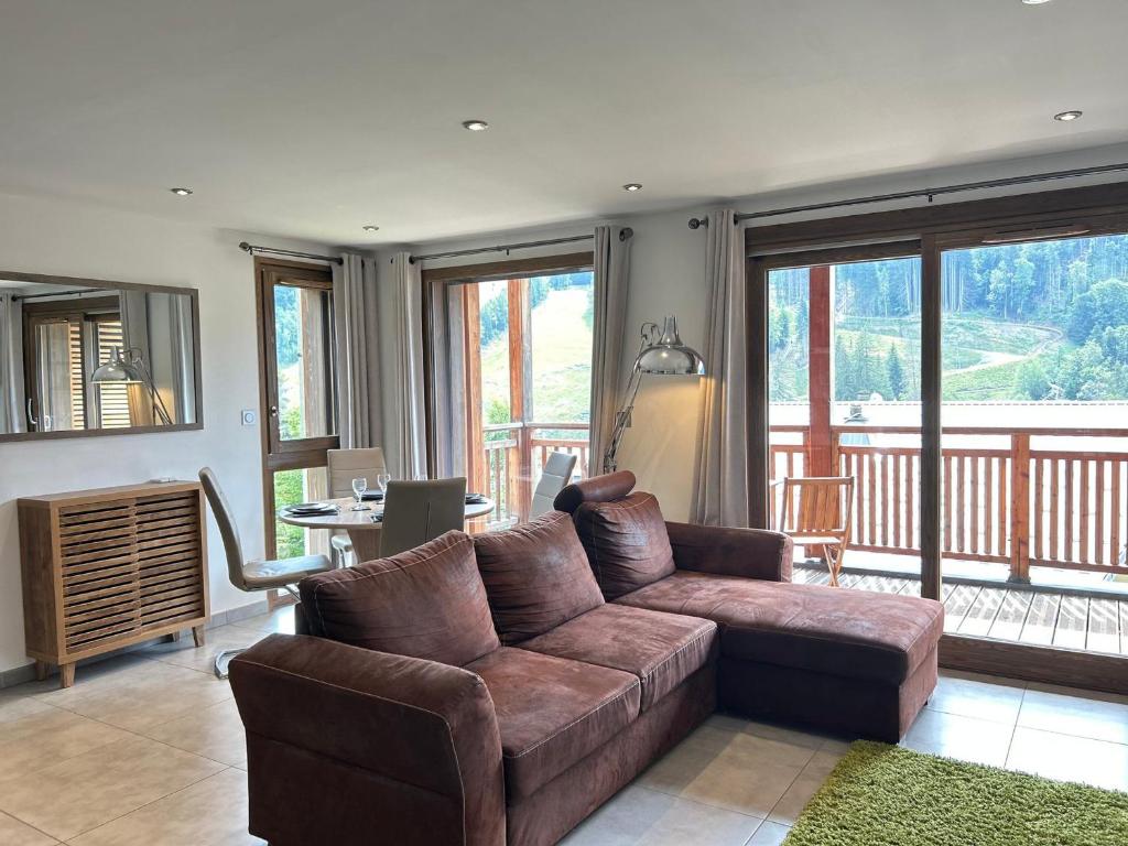 Appartement 48m² face aux pistes avec balcon, 4 couchages, près du centre des Gets, garage inclus