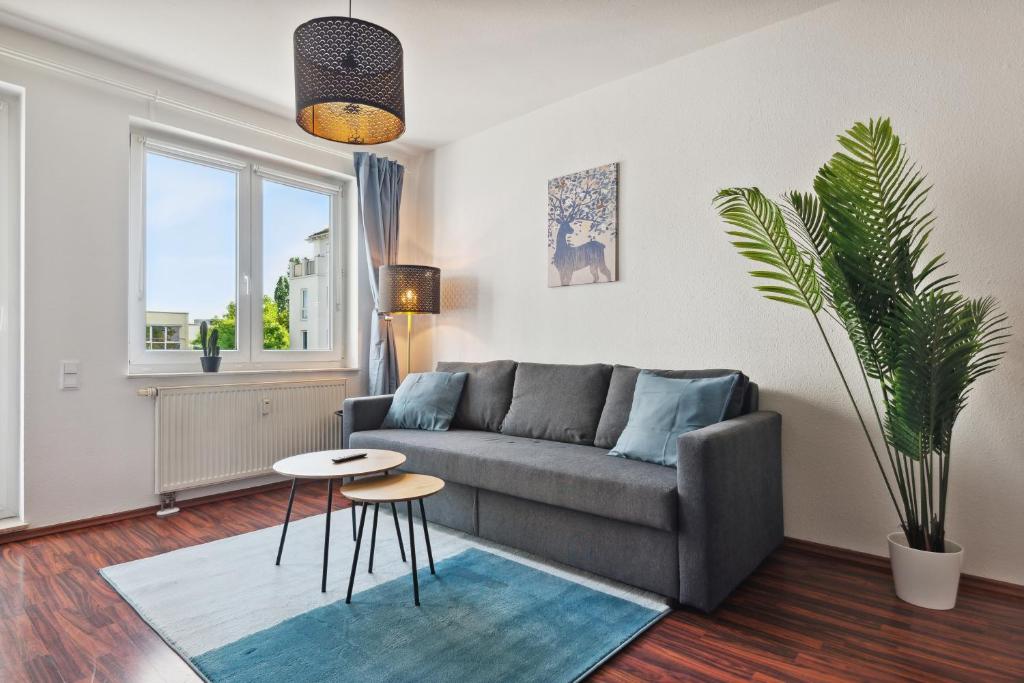 a living room with a couch and a table at Charming 60m² with King Bed, Kitchen, Netflix and Workspace with 1000 Mbit/s in Wiesbaden