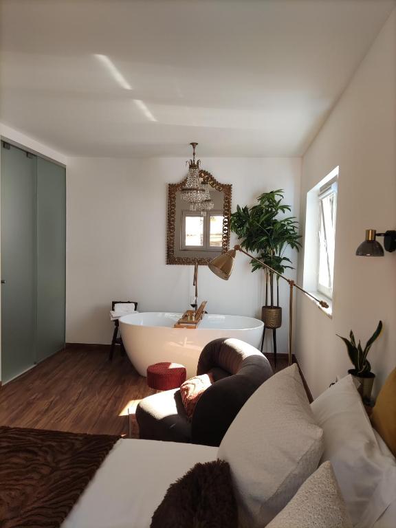 Postel nebo postele na pokoji v ubytování stressfree charm house