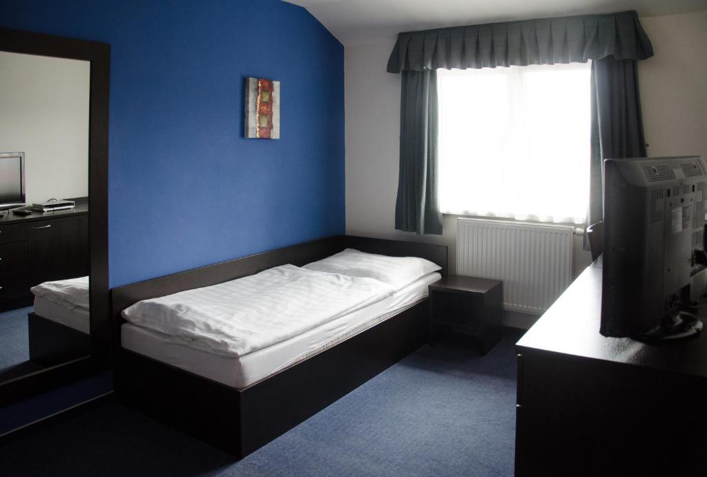 Garni HOTEL Fellini - Single Room With Private Bathroom