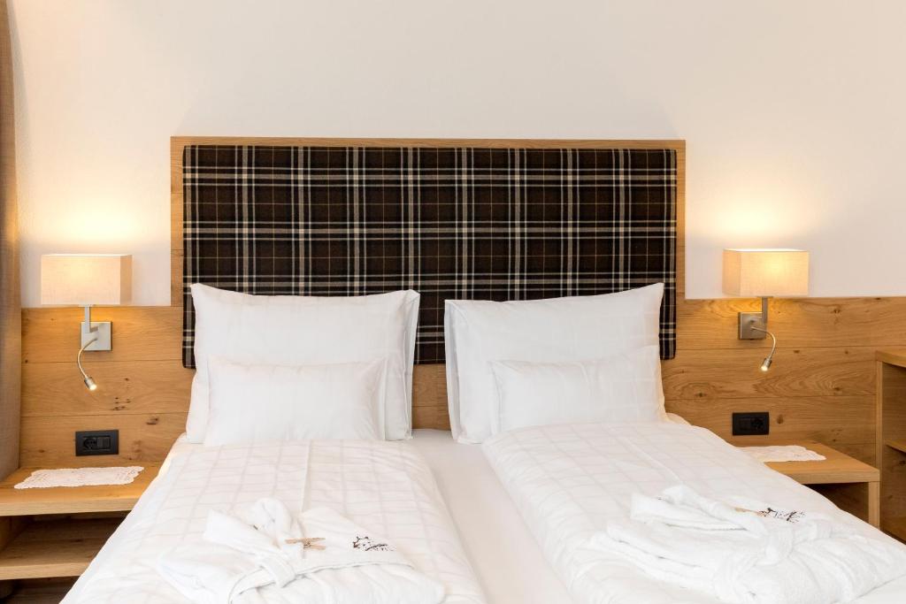 Postel nebo postele na pokoji v ubytování Hotel Royal und Ferienhaus Annabel