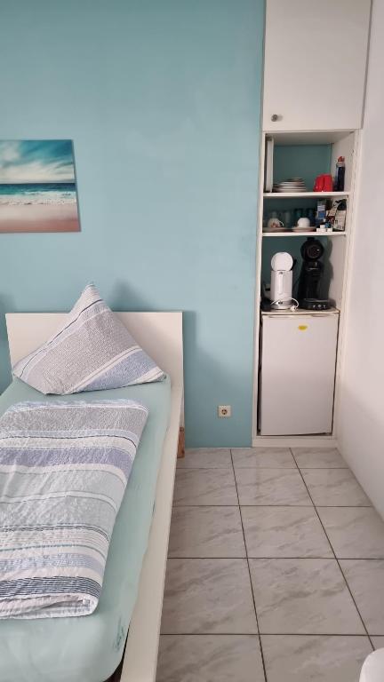 Gästehaus3land in Weil am Rhein - Tweepersoonskamer Met 2 Aparte Bedden