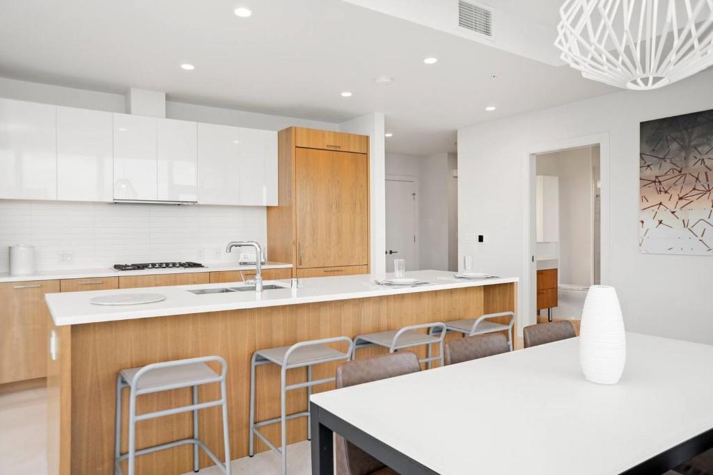 Level Downtown LA South Olive - Two Bedroom Sky Suite